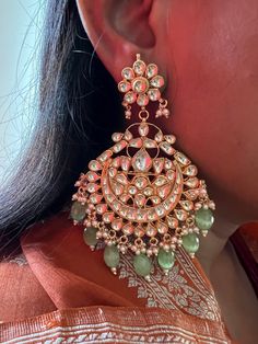 These gorgeous wedding Kundan earrings will add a perfect charm to your occasion wear. You will definitely fall in love with this beauty and it will make you stand out among the crowd. Pachi Kundan Length 9.5cms Width 6 cms Weight 68 grams a pair Luxury Green Chandbali Bridal Earrings, Luxury Green Bollywood Jhumkas, Green Jhumka, Earring For Bride, Rajput Jewellery, Jewelry Room, Earrings Kundan, Indian Bridal Jewelry Sets, Earrings Indian