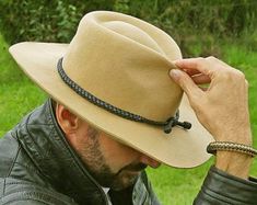 Western Hat Bands, Black Leather Hat, Cowboy Hat Band, Custom Cowboy Hats, Cowboy Hat Bands, Leather Cowboy Hats, Black Cowboy Hat, Kinds Of Hats, Hat Bands