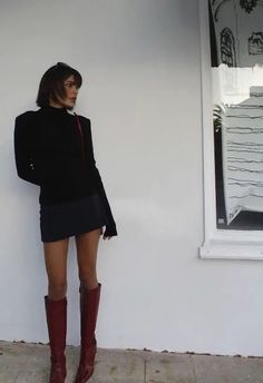 70+ Stylish Knee High Boots Outfits Ideas To Copy [2023]: How To Wear Knee-High Boots Stile Kendall Jenner, Look Retro, Paris Mode, Fall Winter Wardrobe, Mode Inspo, 가을 패션, Outfit Inspo Fall, Mode Vintage