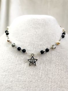 Handemade!! Geto Suguru inspried necklace!! black, pearl, and spiral beads. star charm. Pairs with Gojo necklace!! Handmade Black Star Necklace, Necklaces Beads, Art Challenges, Downtown Outfits, Necklace Black, Art Challenge, Cosplay Outfits, Star Charms, Black Pearl