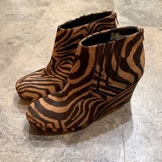 Size 8 Animal Strip Ankle Booties Wedge Heel Never Worn Smoke Free Home Casual Brown Platform Wedge Boots, Fall Leather Heeled Boots With Snake Print, Brown Synthetic Wedge Heel Boots, Casual High Heel Snake Print Boots, Zebra Print Boots, Black Snake Print Ankle Boots, Trendy Ankle-high Snake Print Boots, Tiger Stripes, Black Orange