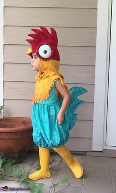 Our little girl is wearing a roosricostume inspired by Hei Hei the Rooster from Disney's Moana. I made the costume by sewing a romper from a blue sheet. The head and collar are from yellow flannel. The eyes are made from cutting a foam ball... Heihei Costume, Disney Costumes For Girls, Hei Hei Moana, Moana Halloween Costume, 2017 Halloween Costumes, Rooster Costume, Chicken Costume, Chicken Costumes, Fairy Halloween Costumes