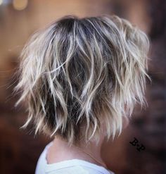 Short Shaggy Blonde Balayage Hair Shaggy Bob For Fine Hair Over 50, Short Shaggy Hair, Short Textured Hair, Blonde Layered Hair, Blonde Ends, Choppy Haircuts, Short Shag Haircuts, Blond Balayage