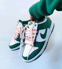 Green Land, Team Green, Trendy Shoes Sneakers, Dr Shoes, Nike Shoes Girls, Preppy Shoes, Jordan Shoes Girls, All Nike Shoes, Nike Air Shoes