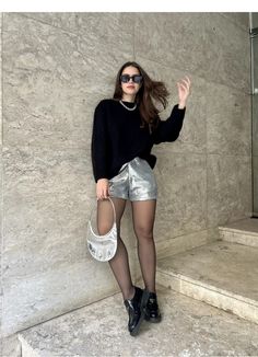 Silver Shorts Outfit, Silver Skirt Outfits, Mini Skirts With Tights, Nightout Outfit, Silver Skirt, Silver Shorts, Look Short, Sequin Shorts, Holiday Looks