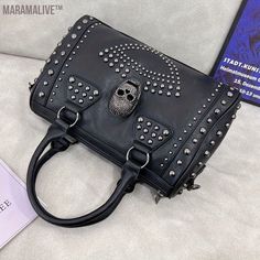 SPECIFICATIONSMaterial: PUClosure: ZipperEdge Paint: YesItem ID: AX12357 Teen Handbags, Skull Tote Bag, Skull Handbags, Skull Bags, Gothic Chic, Bags For Teens, Skull Fashion, Estilo Punk, Style Punk