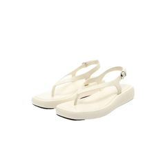 Flat Leather Sandals. Toe Divider. Chunky Flatform Sole. Buckled Ankle Strap Fastening. Sole Height: 4 Cm. / 1.5″ Feather Sandals, Flat Leather Sandals, Red Loafers, Fabric Sandals, Leather Strap Sandals, Wooden Sandals, Zara Heels, Zara Leather, Ankle Strap Shoes