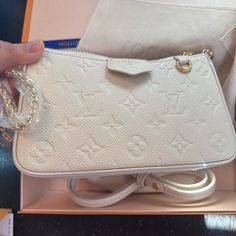 New Never Worn Louis Vuitton Easy Pouch Cream Color Handbag. Bought In Paris At Galeras Lafayette Summer 2023. Cute Louis Vuitton Bags, Lv Bags Louis Vuitton Handbags, White Louis Vuitton Bag, Future Accessories, Louis Vuitton Purses, Louis Vuitton Felicie Pochette, Louis Vuitton Totally, Louis Vuitton Multi Pochette, White Louis Vuitton