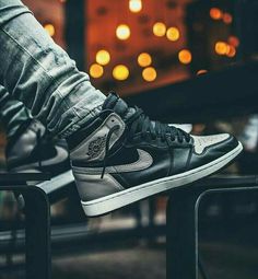 Jordan 1 Shadow, Baskets Jordans, Sneakers Outfit Men, Shoes Wallpaper, Cheap Jordan Shoes, Herren Style, Throwing Shade, Shoes Sneakers Jordans, Nike Shoes Jordans