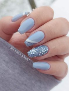 Winter Theme Nails Acrylic Short, Blue Nails White Snowflake, Dusty Blue Nails Acrylic Designs, Nails Design December, Christmas Nail Art Designs Blue, Winter Nails Grey Blue, December Nails Blue And Silver, Christmas Nails Snowflake Blue, Blue Short Christmas Nails