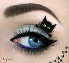 Voilà comment cette artiste maquille ses yeux ! Ca donne un résultat vraiment original et impressionnant ! Cat Eye Eyeliner, Amazing Halloween Makeup, Halloween Tattoo, Halloween Makeup Tutorial, Makijaż Smokey Eye, Creative Eye Makeup