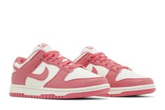 Tênis Nike Dunk Low Next Nature Aster Pink Rosa, disponivel na LK Sneakers & Streetwear.Tênis Nike Dunk Low Next Nature Aster Pink Rosa: Perfeito para as garotas que adoram estilo com consciência, este modelo é a combinação ideal de moda e sustentabilidade. Feito em couro rosa e branco, com 20% de material reciclável, o Nike Dunk Low Next Nature Aster Pink é um sneaker que vai elevar qualquer look. Seja para o dia a dia na escola, faculdade ou nos passeios de fim de semana, este tênis oferece conforto e atitude na medida certa. Com um design moderno e cores que estão sempre em alta, ele é a escolha certa para quem quer se destacar e, ao mesmo tempo, apoiar uma causa ambiental. Disponível agora em nossa loja! Tenis Nike, Nike, Sneakers