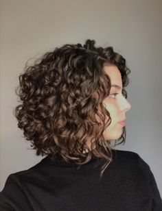 Medium Short Hair Perm, Curly Hair Wedge Haircut, Aline Bob Curly Hair, Naturally Curly Hairstyles Short, Bob Curly Hairstyles Black Women, Layered Bob For Curly Hair, Short Fine Curly Hair Cuts, Fun Curly Hair Color, Chin Length Curly Bob Hairstyles