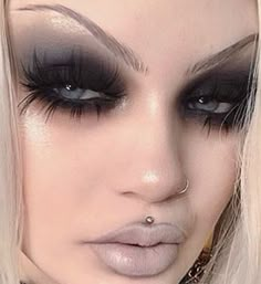 Heavy Metal Makeup Women, Corp Goth Makeup, Goth Makeup Inspiration, No Eyebrow Makeup, Goth Prom Makeup, Grungy Makeup, Maquillage Goth