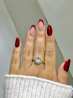 Nails #uñas #nails #vino #rojo  #tendencia Nails Septiembre 2024, Red November Nails, Red September Nails, Red Nails Inspo Almond, Marron Nail Ideas, Maroon Nails With Design, Red Nails 2024, Nails Color Vino, Nails Vino