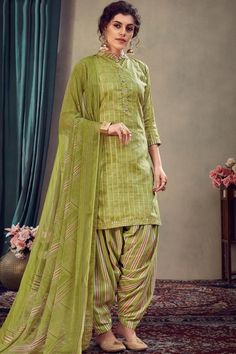 Cast a spell with this Pear Green Cotton Patiala Suit Which will surely tell them that the diamonds aren't the only beautiful thing which they have seen. This Closed neck and Quarter Sleeves apparel along with Cotton Patiala Salwar in Pear Green Color with Pear Green Chiffon Dupatta Pear Green Color, Long Kurti Designs, Female Doctor, Salwar Suit, Punjabi Suits