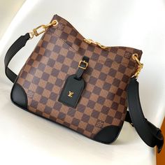 Louis Vuitton launched a new Odeon small handbag in the autumn and winter of 2020. The Monogram canvas is complemented by a zipper design with ample storage space, and the leather nameplate and reinforced leather corners continue the brand heritage. Adjustable shoulder strap for comfortable shoulder or cross-body wear.

Size: 24.0 x 22.0 x 8.0 cm (LxHxW)
• Monogram coated canvas
• Semi-aged calfskin trim
• Textile lining
• metallic parts
• Leather corners
• Double zip closure
• External Crossbody Bags With Branded Hardware In Monogram Canvas, Monogram Canvas Satchel Shoulder Bag With Removable Pouch, Everyday Luxury Monogram Canvas Shoulder Bag, Designer Bags In Signature Coated Canvas For Daily Use, Designer Daily Use Bag In Signature Coated Canvas, High-end Monogram Canvas Bag With Gold-tone Hardware, High-end Monogram Canvas Bags With Gold-tone Hardware, Light Luxury Monogram Canvas Bag For Daily Use, Daily Use Light Luxury Monogram Canvas Bag