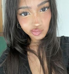 Cat Pretty Face Makeup, Tyla Water Makeup, American Douyin Makeup, Portuguese Makeup, School Id Makeup, Jelly Makeup Look, Cool Tone Makeup Looks, Makeup Inspiration Aesthetic, Makeup Looks Brown Skin