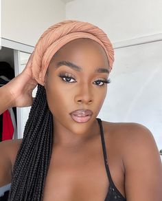 Headwrap Hairstyles, Head Wrap Styles, Hair Wrap Scarf, Hair Scarf Styles, Chic Scarves, Head Scarf Styles, Cute Box Braids Hairstyles, Cute Makeup Looks, African Braids