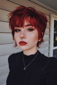 Very Short Hair Ideas For Women, Deep Burgundy Hair Color Short, Colored Short Hair Ideas, Color Hair Ideas 2024, Scarlet Hair Color, Very Short Hair Color, Red Hair Short Hairstyles, Red Mullet Hair, Makeup Looks For Red Hair