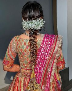 Brides Hairstyle, Floral Braid, Hair Style For Girls, Mehendi Night, Hair Down Styles, Bridal Hairstyles With Braids, Hairstyle Wedding, Long Hair Images, Bridal Bun