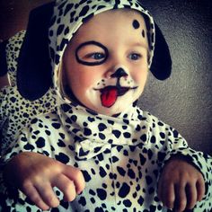 Puppy face paint Dalmatian Face Paint Women, Dalmation Face Paint Kids Easy, Dalmatian Puppy Face Paint, Dalmation Makeup, Face Paint Costume