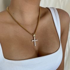 Cross pendant necklace made with clear crystals paired with a twisted rope chain in gold.  Perfect with any outfit Cross Necklace Outfit, Chain With Cross, Crystal Cross, Clear Crystals, Cross Pendant Necklace, Rope Chain, Elegant Woman, Clear Crystal, Cross Pendant