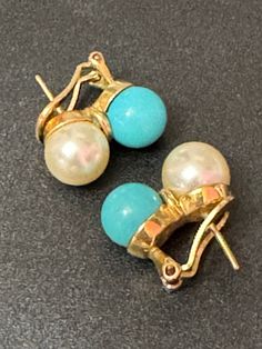 Retro 1980s classic double Gold tone faux pearl and turquoise blue cabochon pierced stud earrings Elegant Turquoise Clip-on Earrings, Retro Blue Drop Earrings Jewelry, Vintage Turquoise Earrings With Round Beads, Turquoise Cabochon Earrings For Formal Occasions, Elegant Blue Cabochon Clip-on Earrings, Retro Turquoise Jewelry, Retro Cabochon Jewelry, Classic Blue Clip-on Jewelry, Vintage Blue Clip-on Jewelry