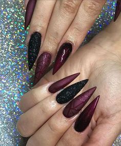 Edgy Christmas Nails Acrylic, Black And Burgundy Nail Designs, Burgundy Nails Stiletto, Dark Wine Nails With Design, Burgundy And Gold Nail Designs, Goth Stiletto Nails, Stelito Nails, Bordeaux Nails, Cc Nails