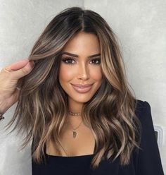 Best Hair Oil, Brunette Hair With Highlights, Oval Face Hairstyles, Spring Hair Color, Brunette Balayage Hair, Brown Hair Balayage, Balayage Brunette, Hair Color And Cut