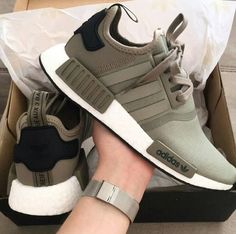 ¡Jesucristo!🤩😍😍😍😍😍😍😍😭 Nmd Sneakers, Adidas Originals Nmd R1, Sneaker Outfits, Adidas Originals Nmd, Adidas Sneakers Women, Sneakers Adidas, Nmd R1, Adidas Sneaker