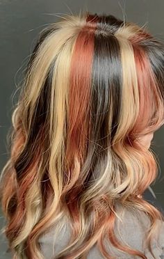 Multicolored Hair Highlights, Box Dye Hair Color At Home, Pale Orange Hair, Calico Hair Straight, Multiple Hair Color Ideas, Fun Fall Hair Color Ideas, Three Toned Hair, Calico Dyed Hair