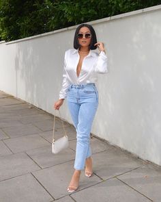 Simple Girl, Chloe Drew, New Me, Classy Women, Don T Know, Daily Fashion, White Tshirt, Simple Style, Jeans Fit