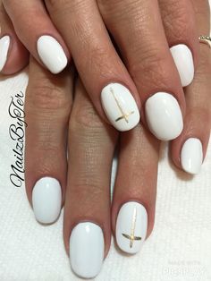 Nails With Cross Design Acrylic, Easter Nail Designs With A Cross, Confirmation Acrylic Nails, Cute Confirmation Nails, White Nails For Confirmation, White Nails With Gold Cross, Confirmation Nails Short, White Confirmation Nails