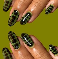 Crocodile print nails are trending. We rounded up 14 examples of the animal print manicures inside. Nail Design Glitter, Dark Green Nails, Nails Yellow, Nails Green, Nails Aesthetic, Minimalist Nails, Fire Nails, Dream Nails, Funky Nails