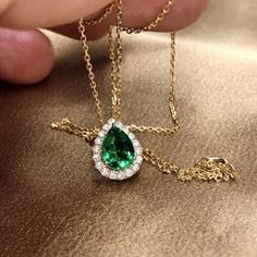 ad eBay - Find many great new & used options and get the best deals for 2 Ct Pear Cut Simulated Emerald Women's Teardrop Pendant 14K Yellow Gold Plated at the best online prices at eBay! Free shipping for many products! Engagement Necklace, Emerald Halo, Engagement Necklaces, Bridal Party Jewelry, Halo Necklace, Wedding Pendant, Chocker Necklace, Fancy Gifts, Halo Pendant