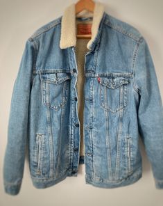 Brand new conditions  Size :XL If you have any questions, feel free to write.🌻🌼 Jackets Vintage, Jeans Coat, Levis Jacket, Secondhand Clothes, Vintage Clothes, Denim Jackets, Mens Coats, Jean Coat, Second Hand Clothes