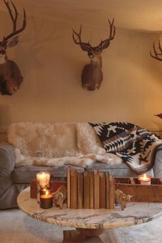 Western Centerpiece ideas Western Coffee Table Decor, Small Western Living Room, Western Centerpiece Ideas, Western Coffee Table, Western Centerpiece, Cozy Cabin Interior, Western Centerpieces, Cabin Home Decor, Cowhide Decor