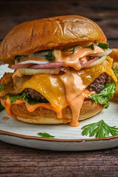 a cheeseburger with lettuce and tomato on a plate