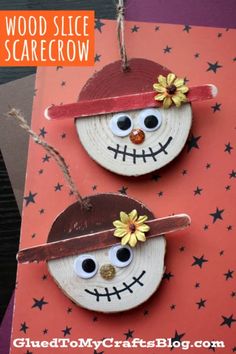 two wood slice scarecrows are hanging on a card with the words, wooden slice scarecrow