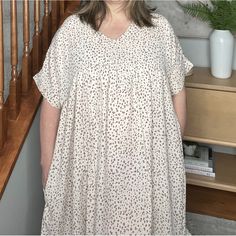 Brand New Haptics Shift Dress With Pockets In Oatmeal Color. This Dress Is Oversized. Someone Who Is A Size Large Could Easily Wear This. Casual Oversized Cream Dress, Oatmeal Color, Dress With Pockets, Shift Dress, New Dress, Oatmeal, Colorful Dresses, Brand New, Womens Dresses