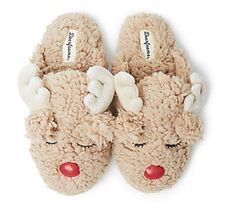 Showcase your en-deer-ing holiday spirit when you slip your tootsies into these cozy reindeer slippers featuring memory foam insoles to cushion your steps. From Dearfoams. Christmas Wishlist For Teens, Sherpa Slippers, Christmas Lounge, Pyjamas Party, Christmas Slippers, Clothes For Women Over 50, Animal Slippers, Women's Socks, Family Holiday