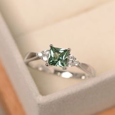 Wedding Ring Princess Cut, Wedding Ring Princess, Green Diamond Rings, White Gold Sapphire Ring, Ring Princess Cut, Silver Promise Rings, Green Sapphire Ring, Silver Wedding Ring, Cute Engagement Rings