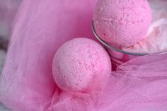 Fizzy Bath Bomb Recipe with Epsom Salts Tutorial Goat Milk Recipes, Lip Scrub Homemade, Bath Fizz, Tutorial Hair, Homemade Cosmetics