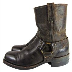 "FRYE 87400 HARNESS BROWN Leather Motorcycle Boots Men's Size 8.5 RETAIL PRICE: $298.00 Style No: 87400 ITEM DESCRIPTION: Our shorter Harness Boot sports that same great American flair with definitive O-ring, straps and studs. Made in the USA. Feature And Dimensions: Greasy, Old Town or Crazy Horse leather (depends on color) Durable Goodyear welt construction 8\" tall Neoprene oil resistant Shock-absorbing soles 2\" heel Wellington vamp Pull straps Nickel hardware ITEM CONDITION: Excellent Pre O Distressed Brown Leather Moto Boots, Rugged Leather Lining Moto Boots, Vintage Leather Moto Boots For Biker Events, Rugged Brown Moto Boots For Biker Events, Frye Boots Outfit, Harness Boots Men, Mens Motorcycle Boots, Frye Harness Boots, Boots Outfit Men