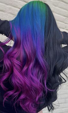 Split Dye Hair Ideas, Dye Hair Ideas, Split Dye Hair, Spooky Hair, Split Dye, Peekaboo Highlights