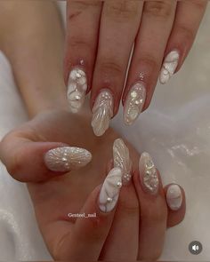 @genteel_nail on insta Stingray Nail Designs, Ocean Pearl Nails, White Ethereal Nails, Pearly Nail Designs, Manicure Ideas Wedding, Formal Event Nails, White Fancy Nails, Sea Creature Nails, White Mermaid Nails