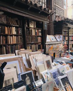 many books are on display in front of a book store with lots of bookshelves