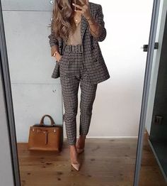 34 Inspiring Women Professional Work Outfit Ideas - DRESSCODEE Professional Work Outfit, Cooler Style, Summer Work Outfits, Professional Attire, Business Outfit, Outfit Combinations, Trend Fashion, Work Outfits Women, Work Wardrobe