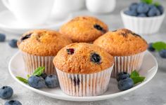 Bisquick Muffins, Muffins With Yogurt, Muffin Healthy, Blueberry Muffin Recipe Healthy, Breakfast Muffin, Berry Yogurt, Healthy Blueberry Muffins, Yogurt Muffins, Banana Pancakes Recipe